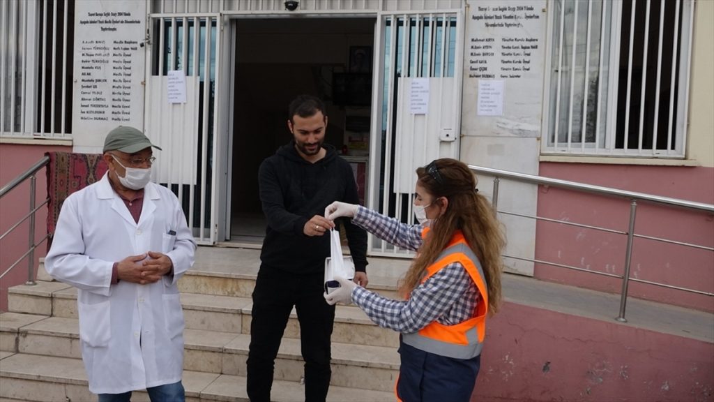 Şanlıurfa Valiliği iki ayda 2 milyon 644 bin maske dağıttı