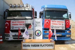 Şanlıurfa’dan İdlib’e 2 tır insani yardım gönderildi