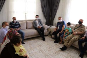 Karaköprü Kaymakamı Ufuk Akıl’dan şehit ailesi ve gaziye ziyaret