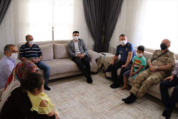 Karaköprü Kaymakamı Ufuk Akıl’dan şehit ailesi ve gaziye ziyaret