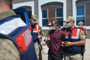 Şanlıurfa’da tartıştığı kadını ve babasını silahla öldüren zanlı tutuklandı
