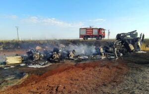 Şanlıurfa’da devrilerek alev alan akaryakıt tankerinin sürücüsü yaralandı