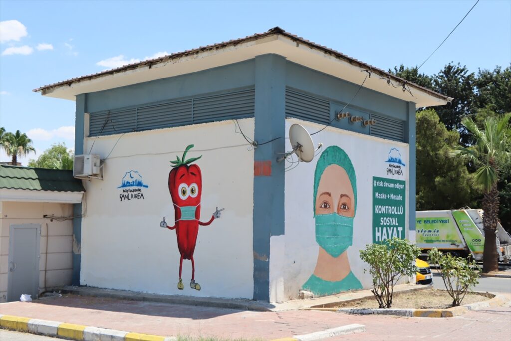 Şanlıurfa’da trafolar ve duvarlar renkleniyor