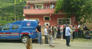 Eşini uyurken bıçaklayarak öldürüp intihar etti