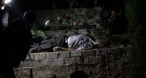 Eşinin mezarı başında silahla vurulmuş halde bulundu