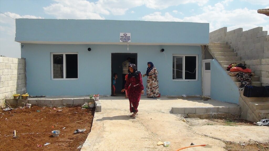 Çadırda yaşayan aile hayırseverlerin desteğiyle evlerine kavuştu