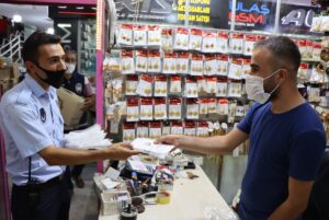 Şanlıurfa Büyükşehir Belediyesi maske dağıttı