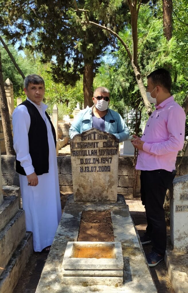 Şanlıurfalı ses sanatçısı Abdullah Uyanık mezarı başında anıldı