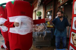 Şanlıurfa’da maske kullanımına “isot” kostümlü maskotlarla dikkat çekildi