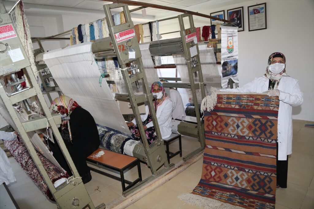 Katıldığı kursla hayatı değişen kadın usta öğretici, gençlerin hayatına dokunuyor