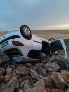 Şanlıurfa’da otomobil devrildi: Çok sayıda yaralı var