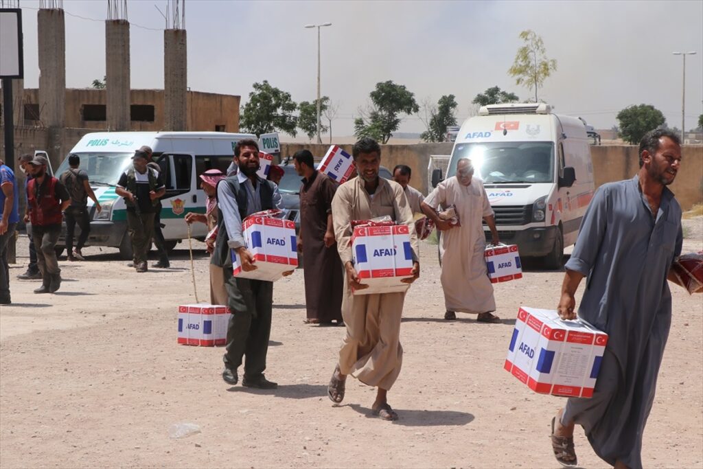 Tel Abyad’da ihtiyaç sahiplerine insani yardım dağıtıldı