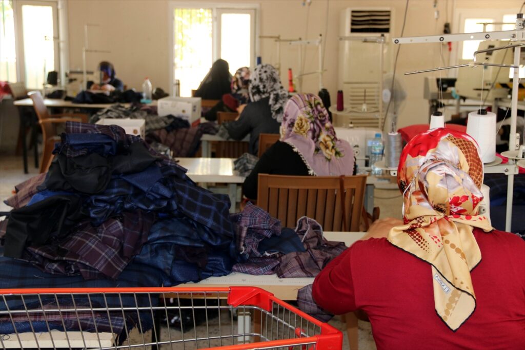 Şanlıurfa’da engelliler 3 bin yetim ve öksüz çocuğu sevindirdi