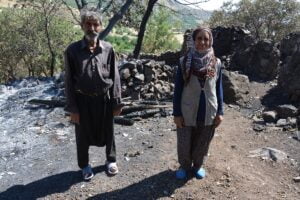 Şanlıura’da Evi yanan yaşlı çift destek bekliyor