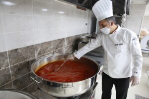 Aşlar ihtiyaç sahipleri için pişiyor