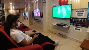 Normalleşme sürecinde internet kafeler yeniden faaliyete geçti