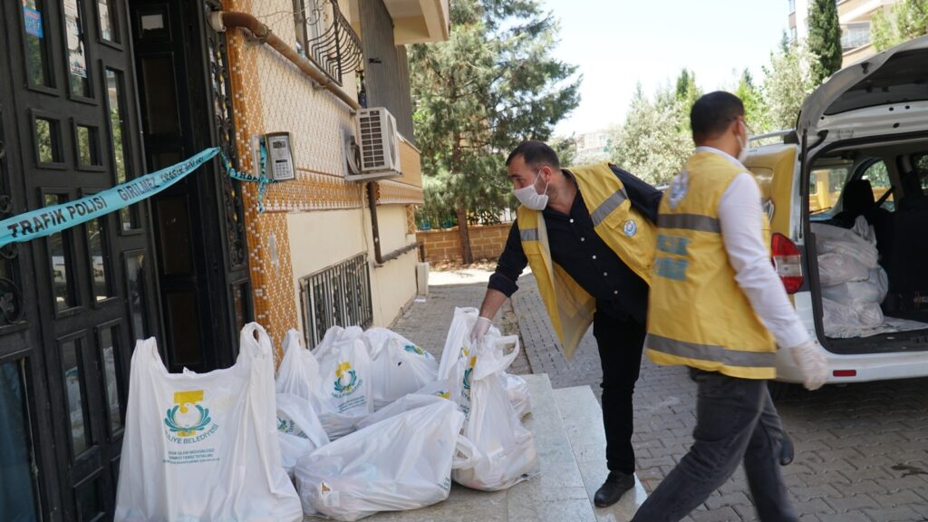 Şanlıurfa’da karantinaya alınan bölgelere gıda desteği sürüyor