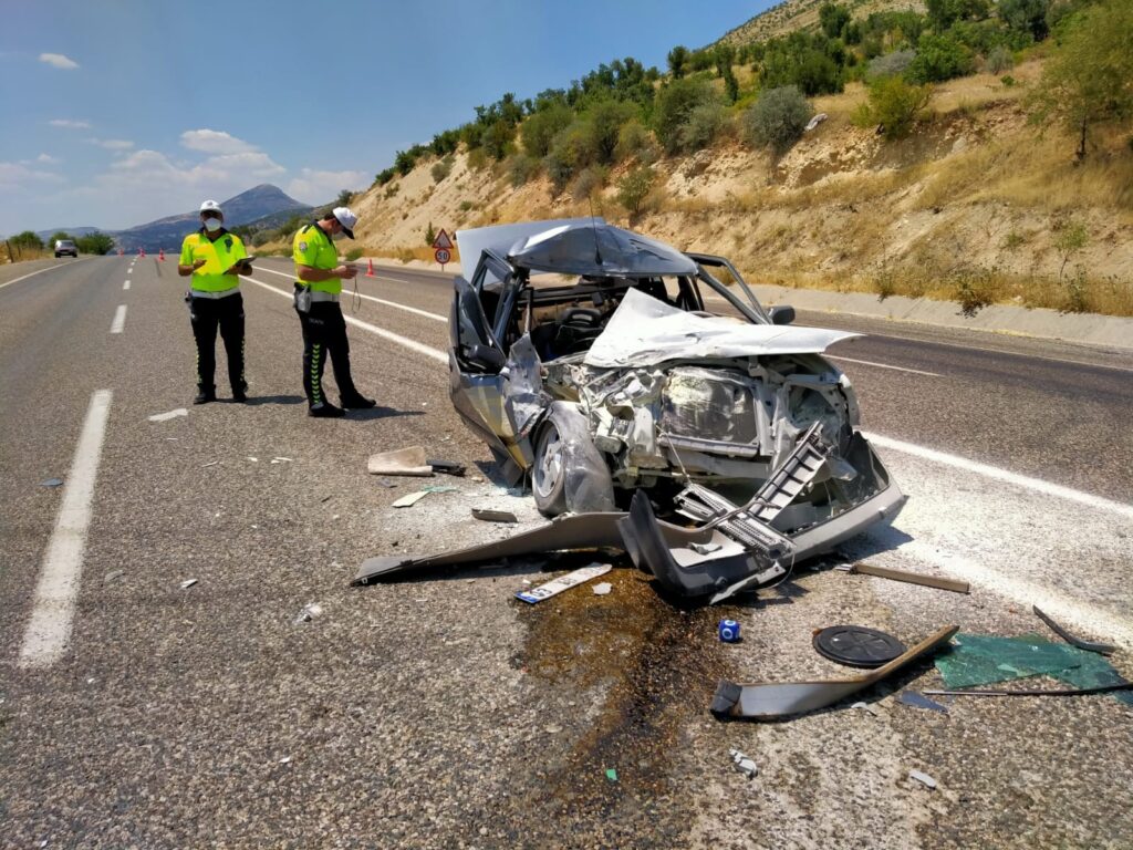 Urfalı Mevsimlik işçiler kaza yaptı: 1’i ağır 4 yaralı
