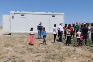 Çadırlarda yaşayan mevsimlik tarım işçilerine konteyner