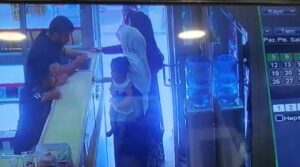 Şanlıurfa’da Bir kadın Bulduğu altın kolyeyi karakola teslim etti