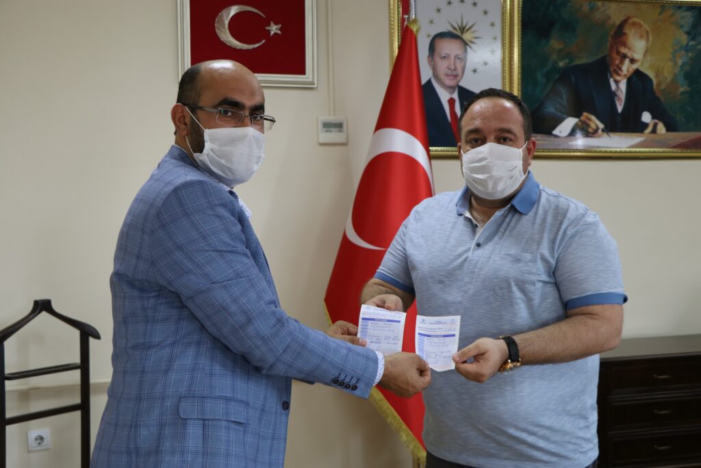 Ekinci’den TDV’ye kurban bağışı