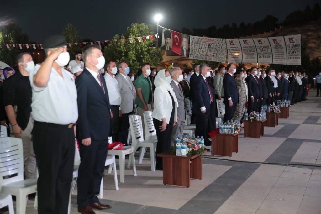 Şanlıurfa’da vatandaşlar meydanlara akın etti