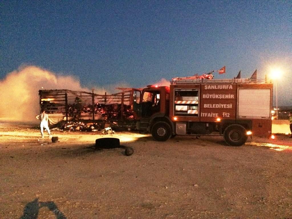 Şanlıurfa’da kargo yüklü tır alev alev yandı