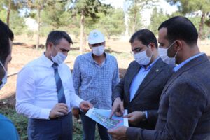 Vatandaşlarla bir araya gelip devam eden çalışmaları incelediler