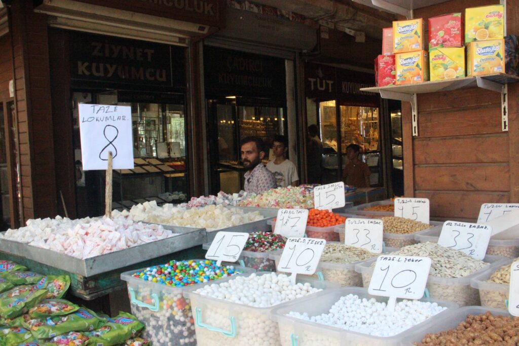 Şanlıurfa’da çarşı pazarlar boş