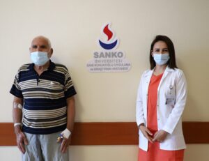 Kornea nakli ile yeniden görmeye başladı