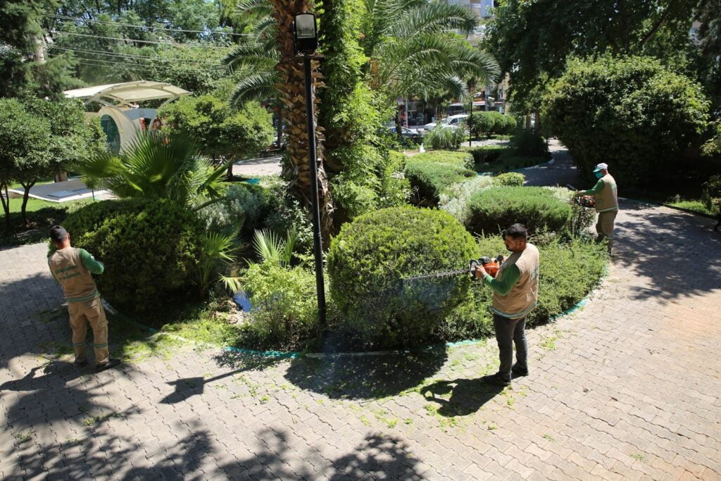 Haliliye parklarıyla da göz dolduruyor