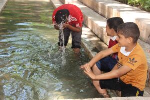 Şanlıurfa’da sıcak hava bunalttı