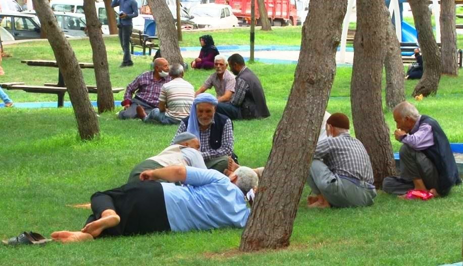 Şanlıurfa’da sıcak hava bunalttı