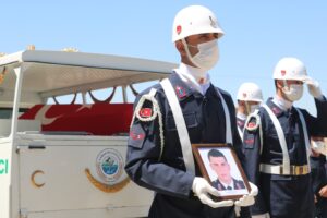 Trafik kazasında hayatını kaybeden teğmen son yolculuğuna uğurlandı