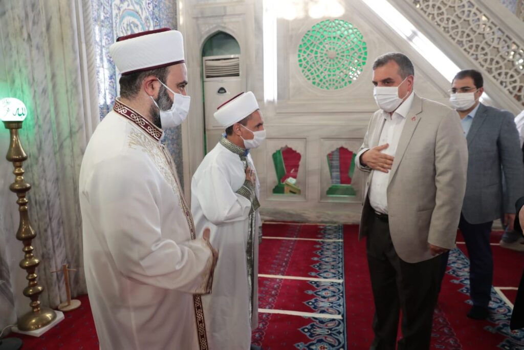 Beyazgül vatandaşlarla bayramlaştı