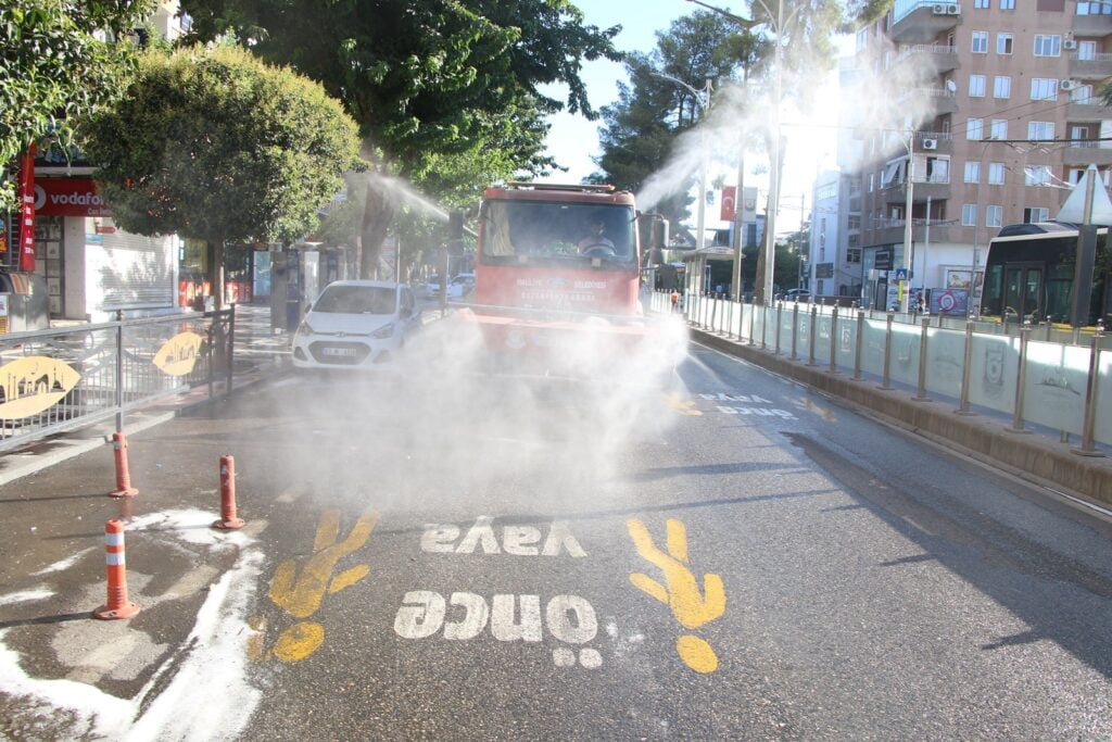 Haliliye’ye bayramda gül suyu serpildi