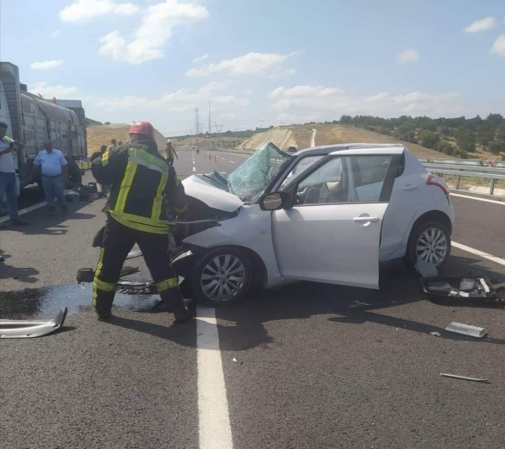 Hurdaya dönen otomobilden sağ kurtuldu