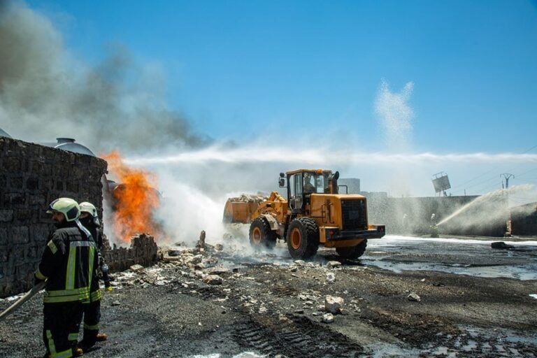 İdlib’de akaryakıt pazarına hava saldırısı