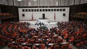 İstihdama ilişkin düzenlemeleri içeren kanun teklifi yasalaştı