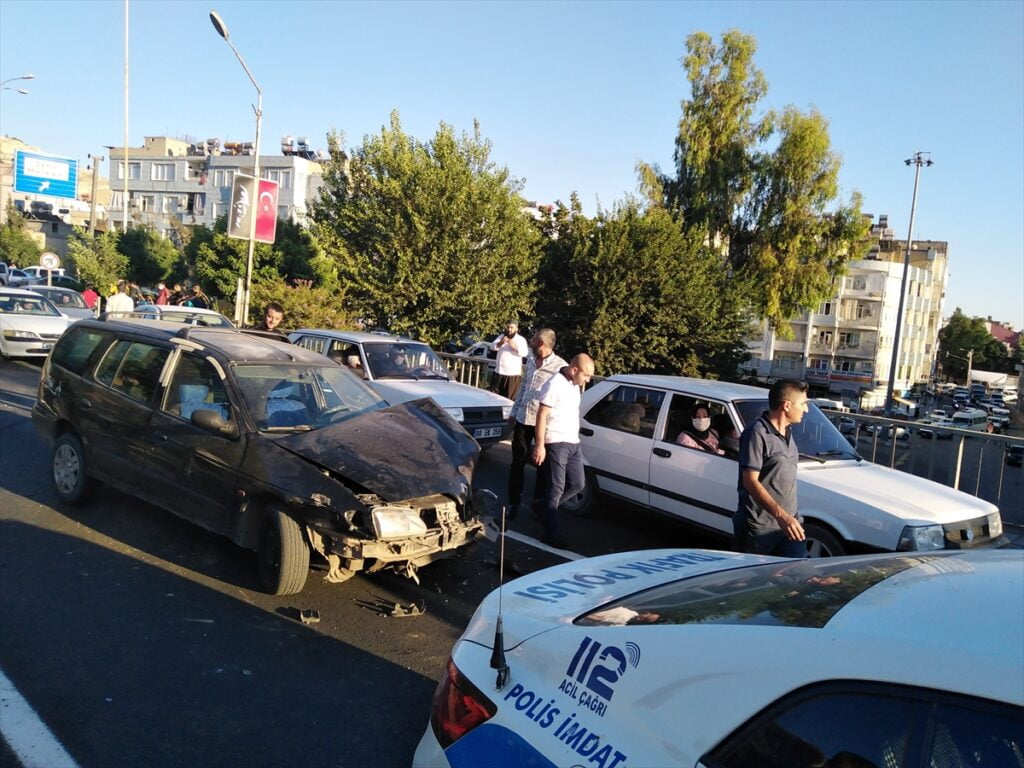 Şanlıurfa’da zincirleme trafik kazasında 5 kişi yaralandı