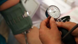 Bazı yüksek tansiyon ilaçlarının Kovid-19’un etkilerini hafiflettiği belirlendi