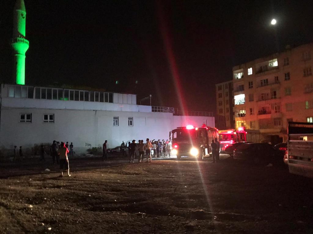 Şanlıurfa’da iki otomobil yandı