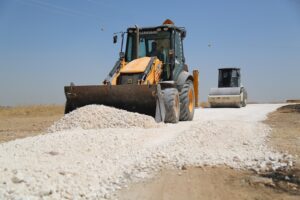 Kırsalda yollar bir bir yapılıp hizmete sunuluyor