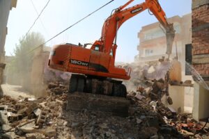 Şanlıurfa’da kaçak yapılar yerle bir edildi