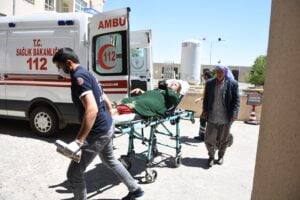 Şarampole devrilen otomobilde aynı aileden 9 kişi yaralandı