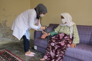 Yeşeren çınarlara destek sürüyor