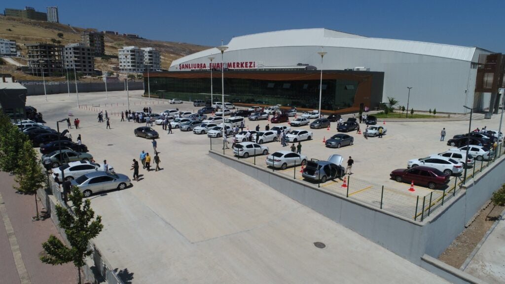 ŞANLIURFA’NIN EN BÜYÜK AÇIK OTO PAZARI AÇILDI