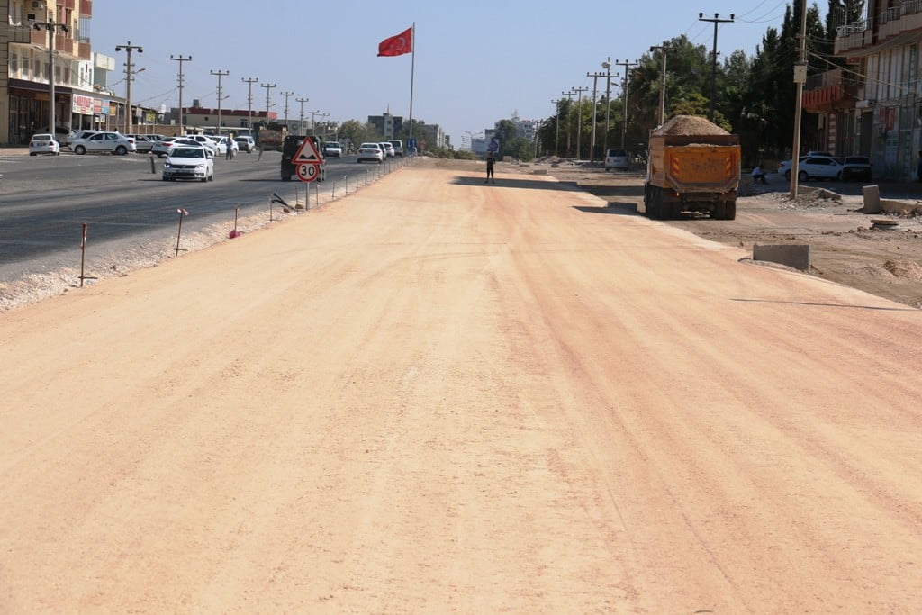 Şanlıurfa’ Akçakale yolunda stabilize yol çalışması tamamlandı