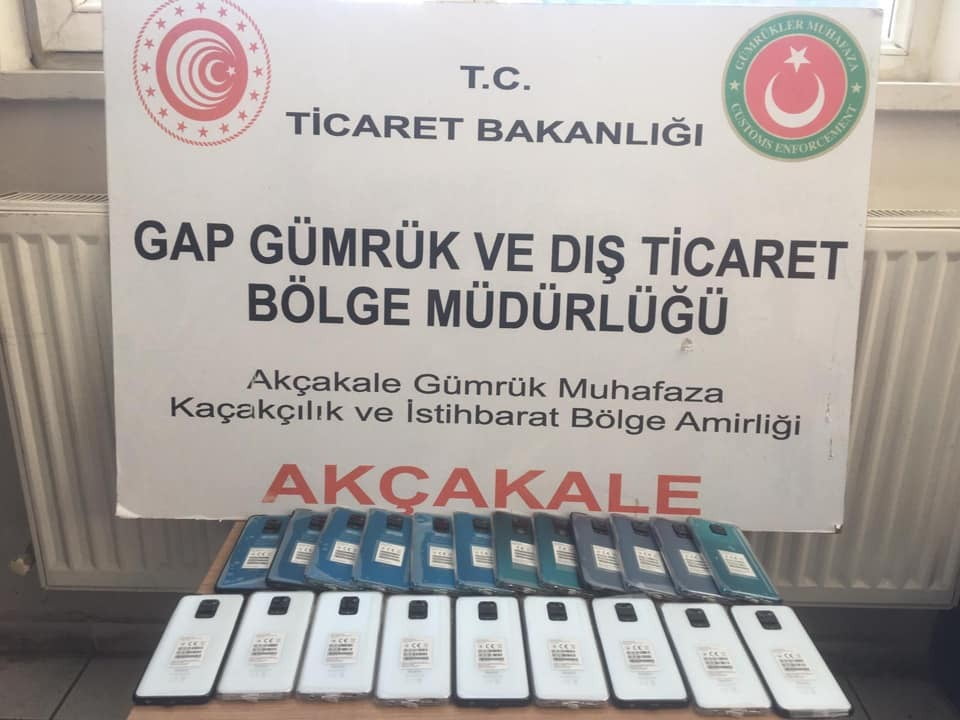 Gümrük muhafaza ekipleri 21 adet kaçak cep telefonu ele geçirdi