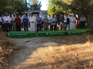 Üç kardeşin cenazesi yan yana defnedildi